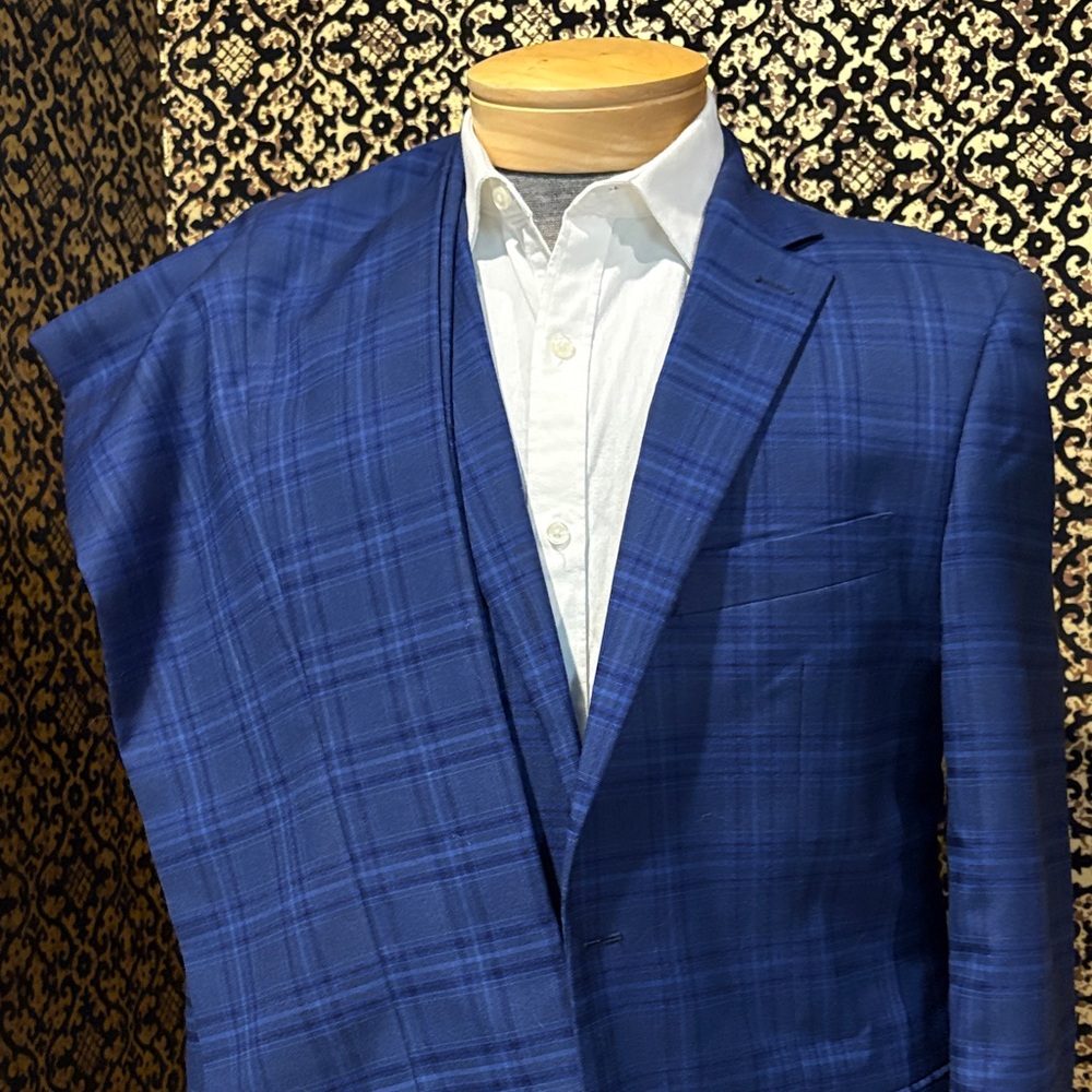 Elegant Blue Checkered Men's Blazer